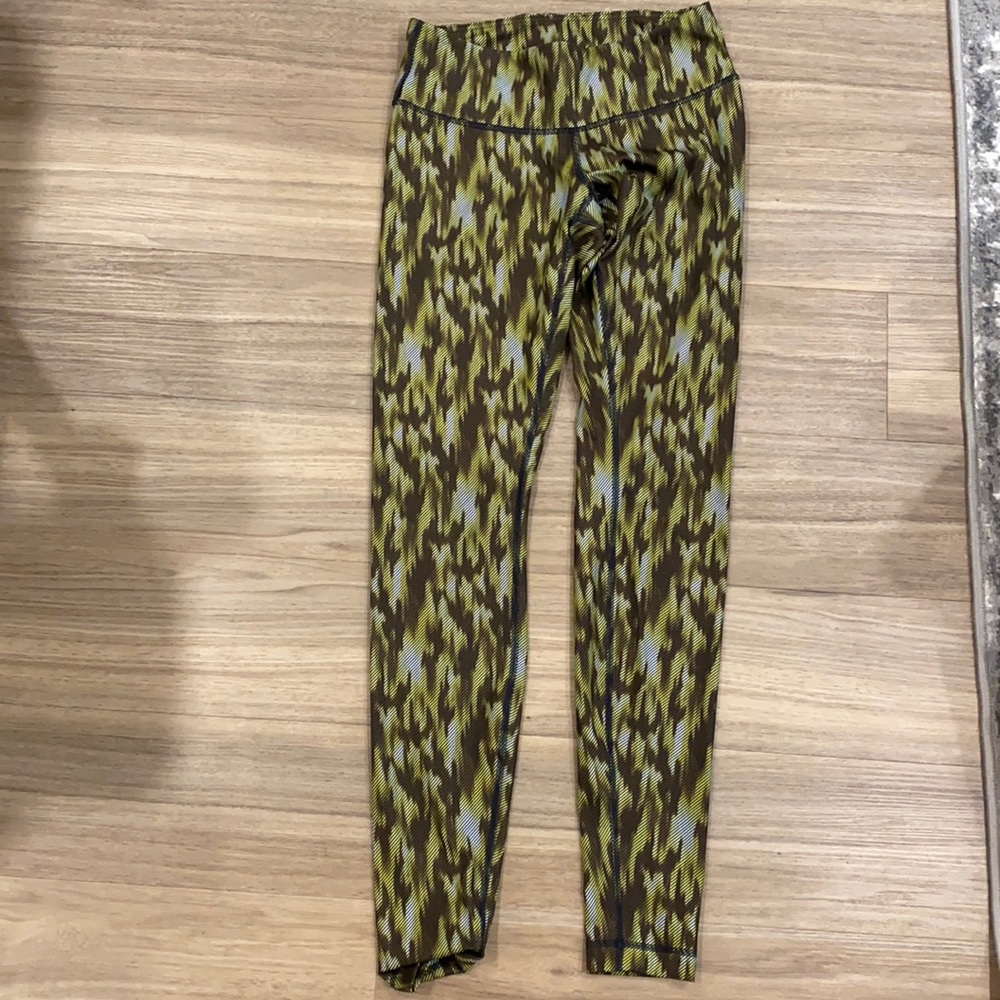 Lululemon workout pants size 6